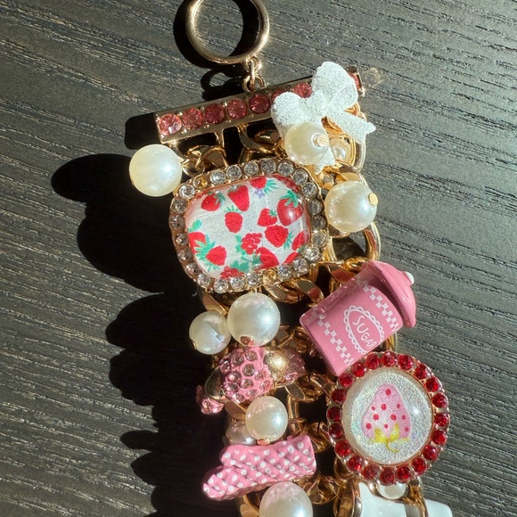 ๐NWT๐ Betsey Johnson BABYCAKES CLUSTER BRACELET PINK - Picture 4 of 8